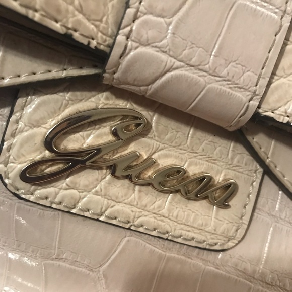 Guess Bone Faux Alligator Purse - Picture 5 of 8